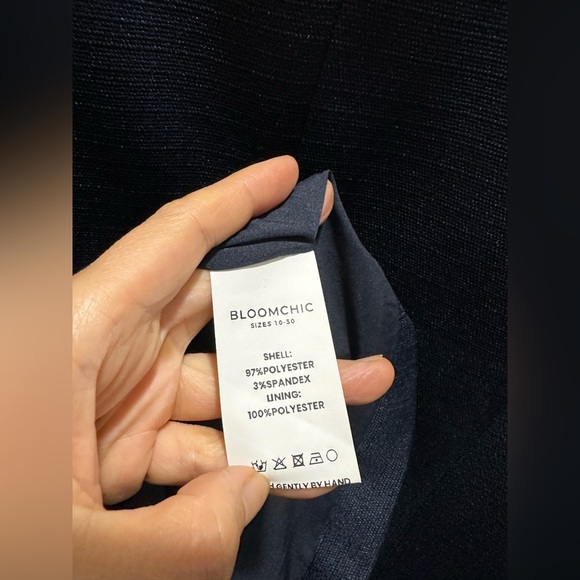 BloomChic Plus Size Solid Pocket Suit Collar Blazer - Picture 4 of 5